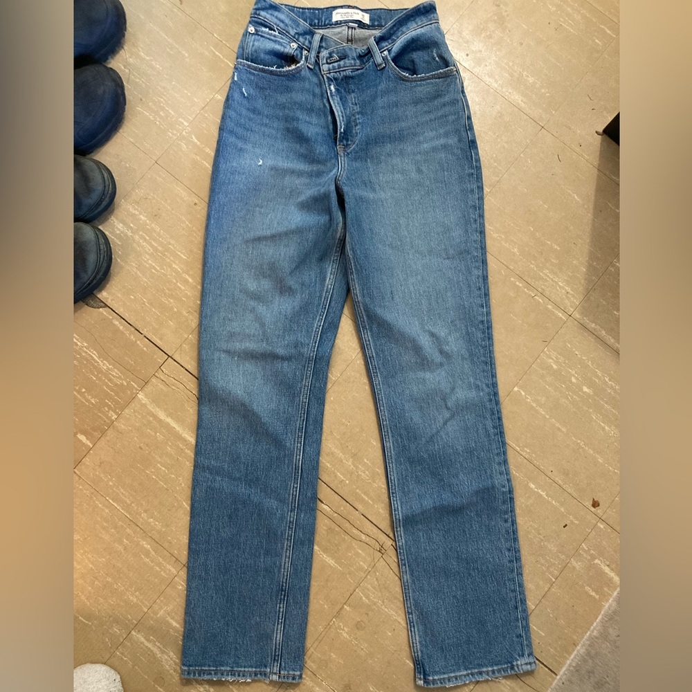 Abercrombie Curve Love, 90’s ultra high rise straight jean, criss cross waist - Picture 2 of 5